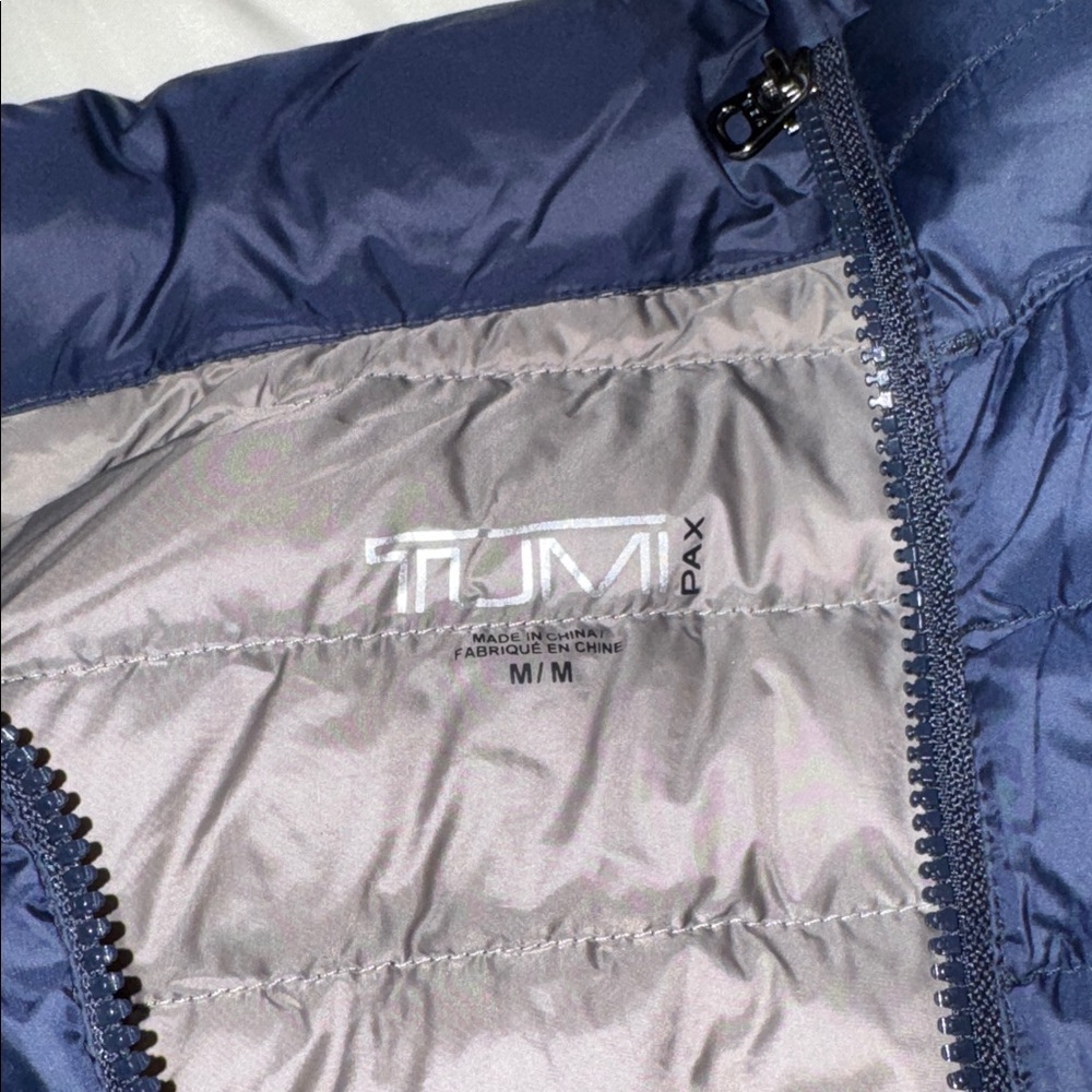 Tumi - Picture 3 of 3